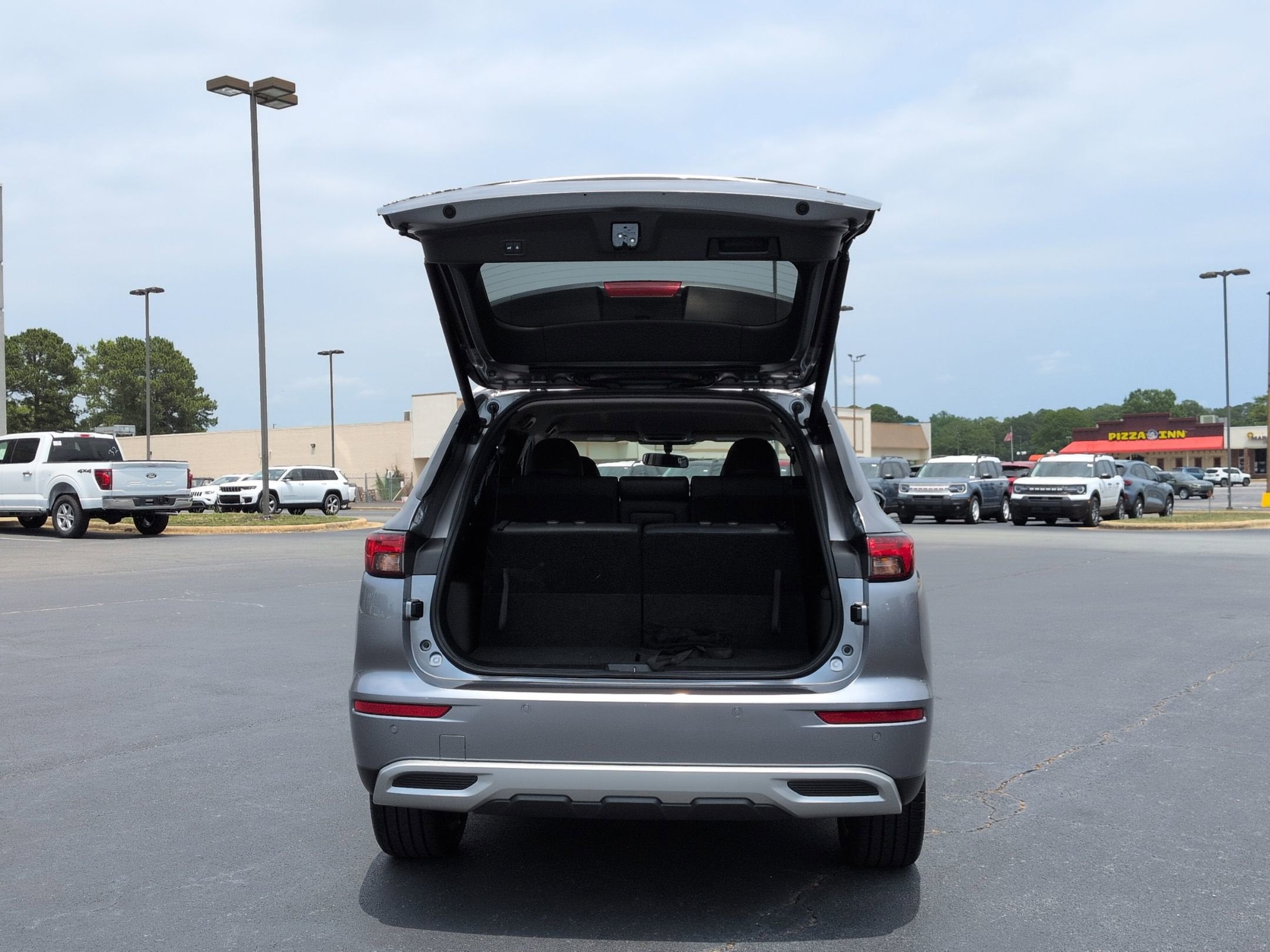 2023 Mitsubishi Outlander SE