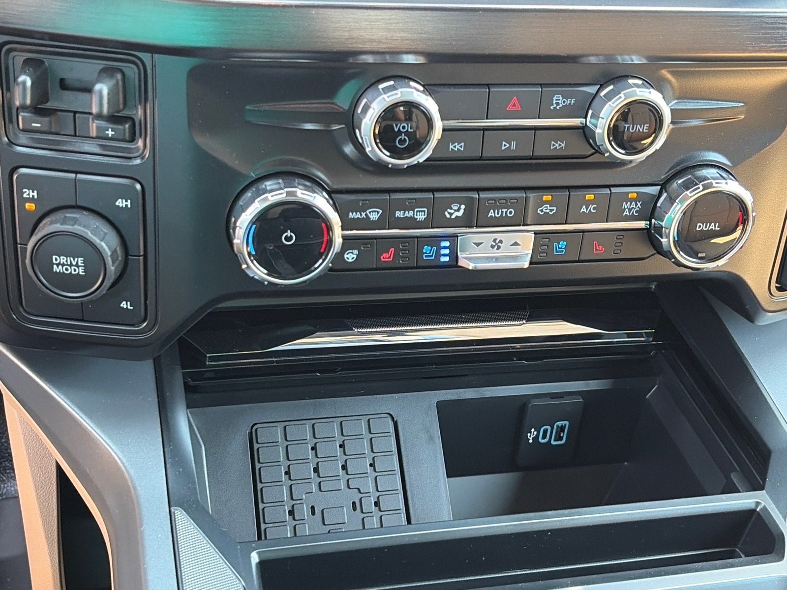 2026 Ford Super Duty F-450 DRW LARIAT