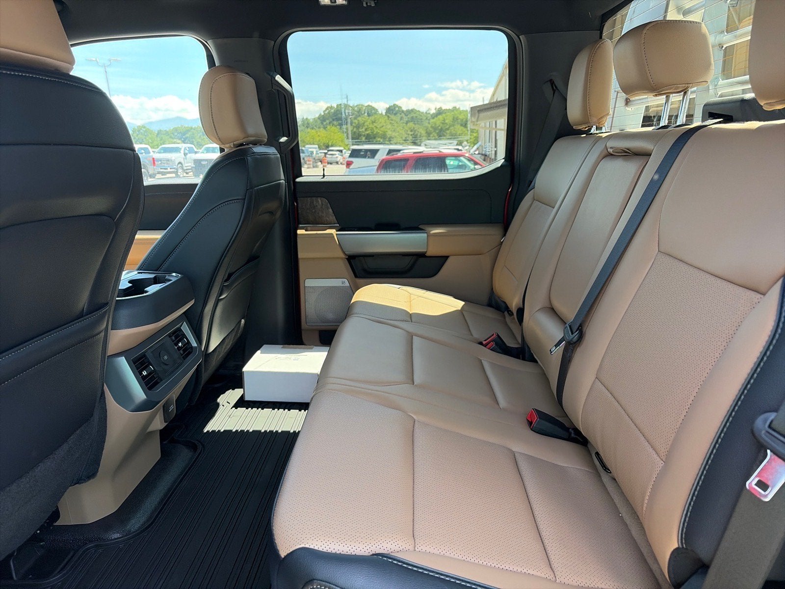 2026 Ford Super Duty F-450 DRW LARIAT