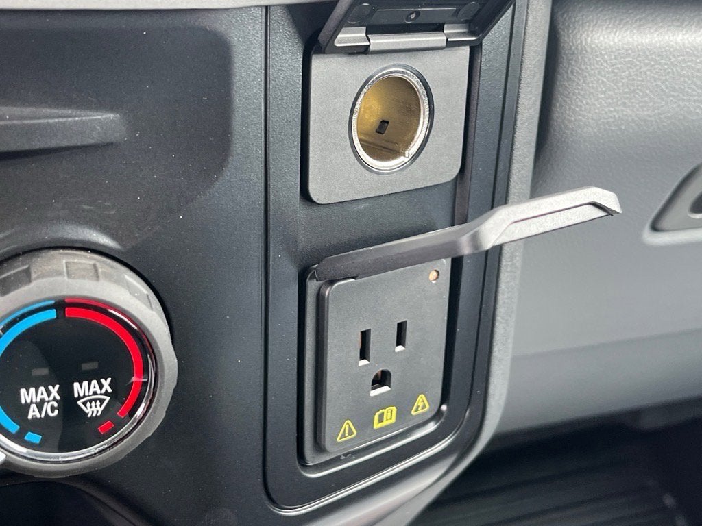 2025 Ford Super Duty F-600 DRW XLT