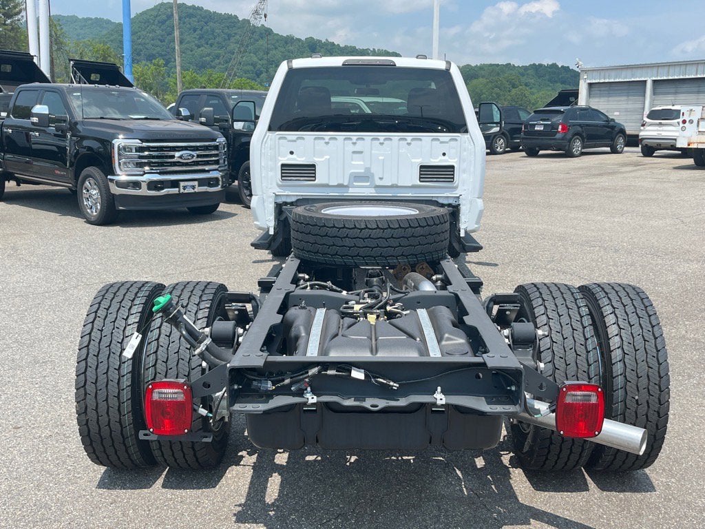 2025 Ford Super Duty F-600 DRW XLT