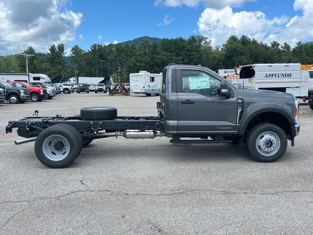 2025 Ford Super Duty F-600 DRW XL