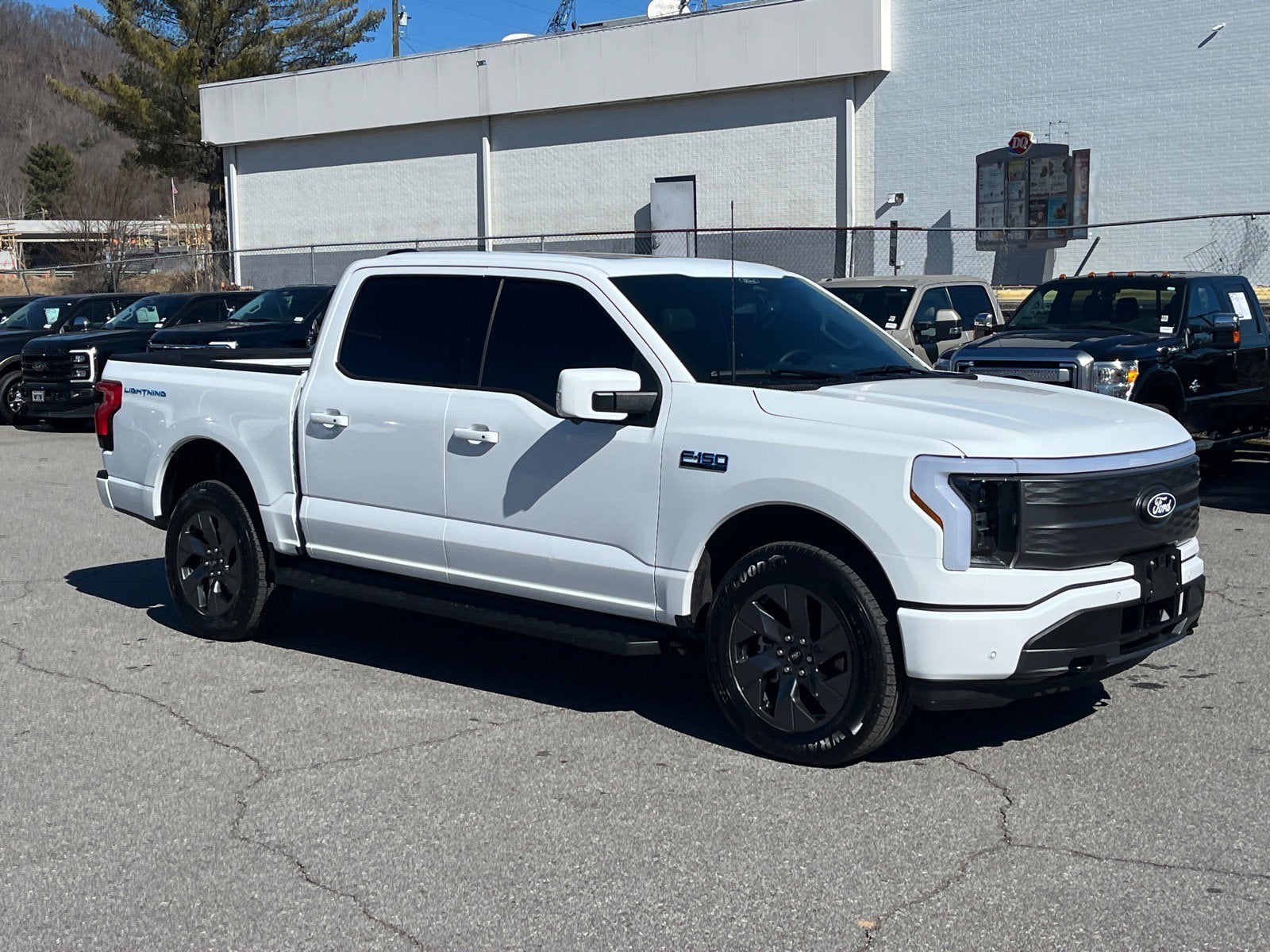 2025 Ford F-150 Lightning LARIAT